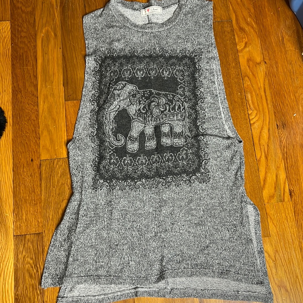 Women’s sleeveless shirt used with elephant on front size  Small by It ❤️ Closet